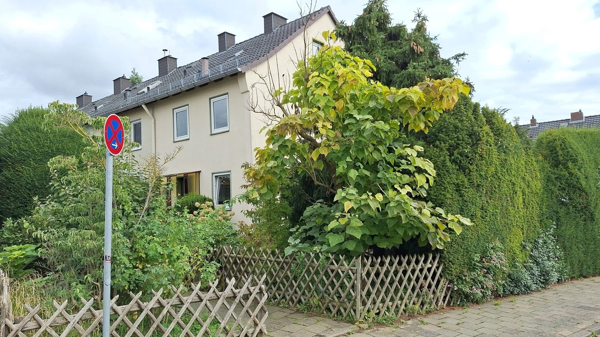 Hameln - Basberg! Bezugsfreies Reihenendhaus mit Garage in guter und ruhiger Wohnlage!